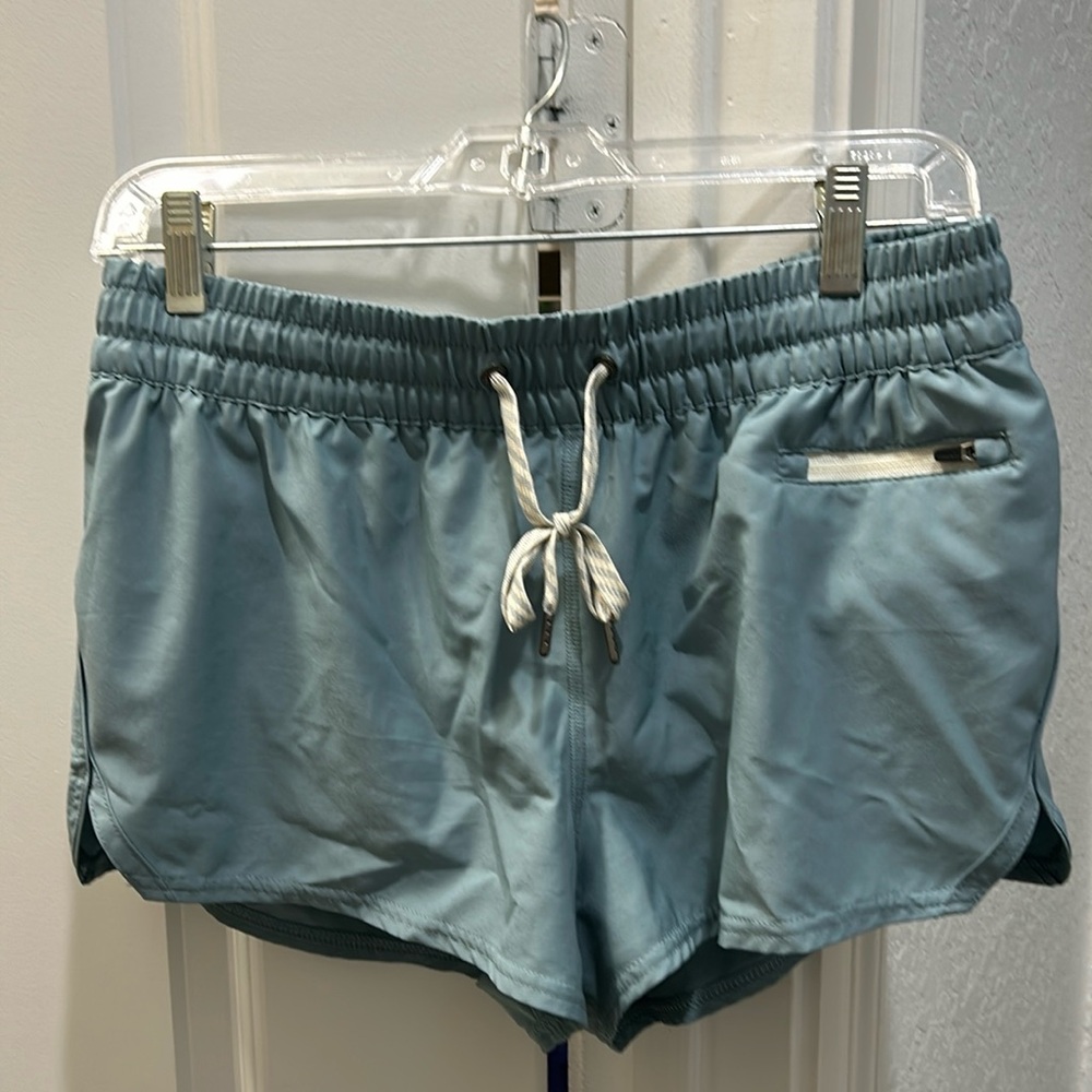 Vuori shorts - great condition!